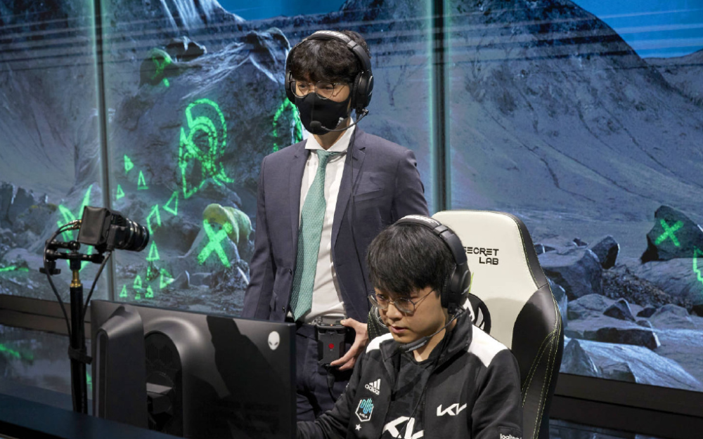 C9绝杀PSG，Keria关键团战开团秒人激烈交锋入围赛，让粉丝疯狂欢呼