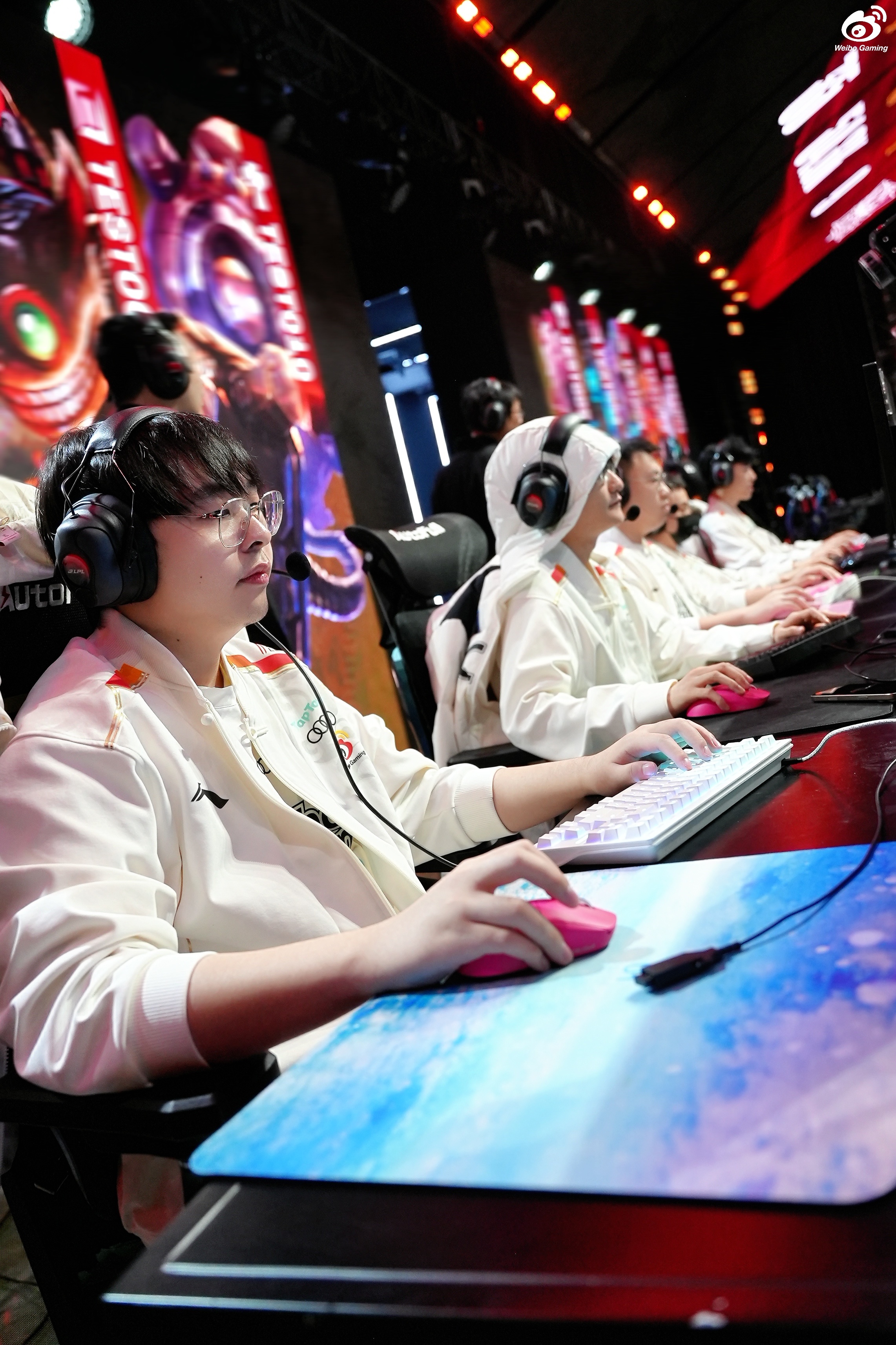 开云体育APP下载-LGD翻盘WBG，Scout极限生还后反打激烈交锋2025世界赛，让粉丝疯狂欢呼