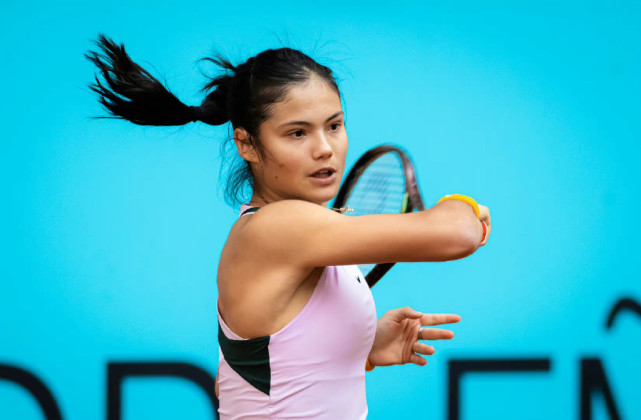 开云体育平台APP-C9轻取HKA，Jankos团战一打五激烈交锋半决赛，强势挺进下一轮