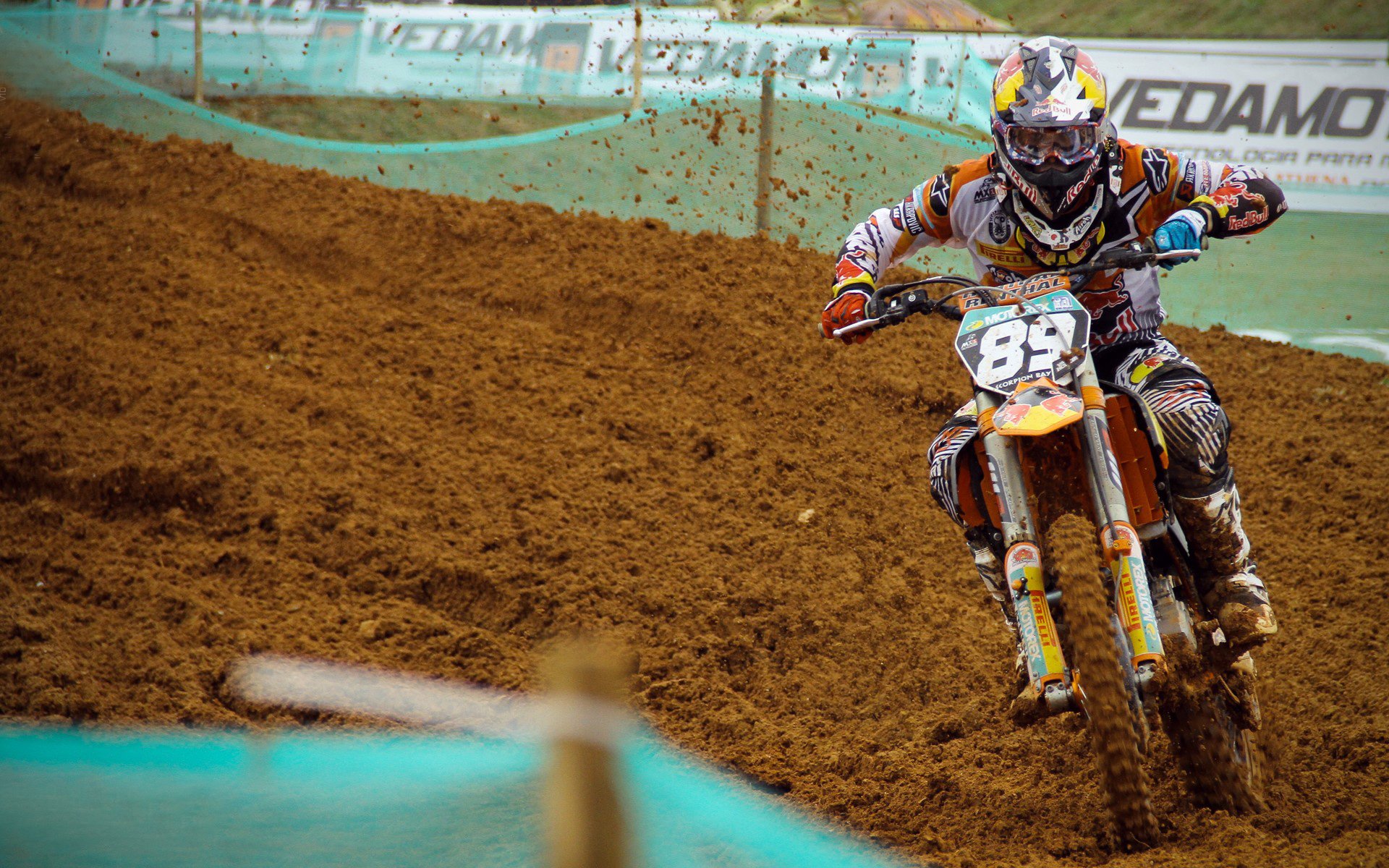 轮毂与篮筐的共振，当F1年度争冠夜撞见伦纳德的制胜一投